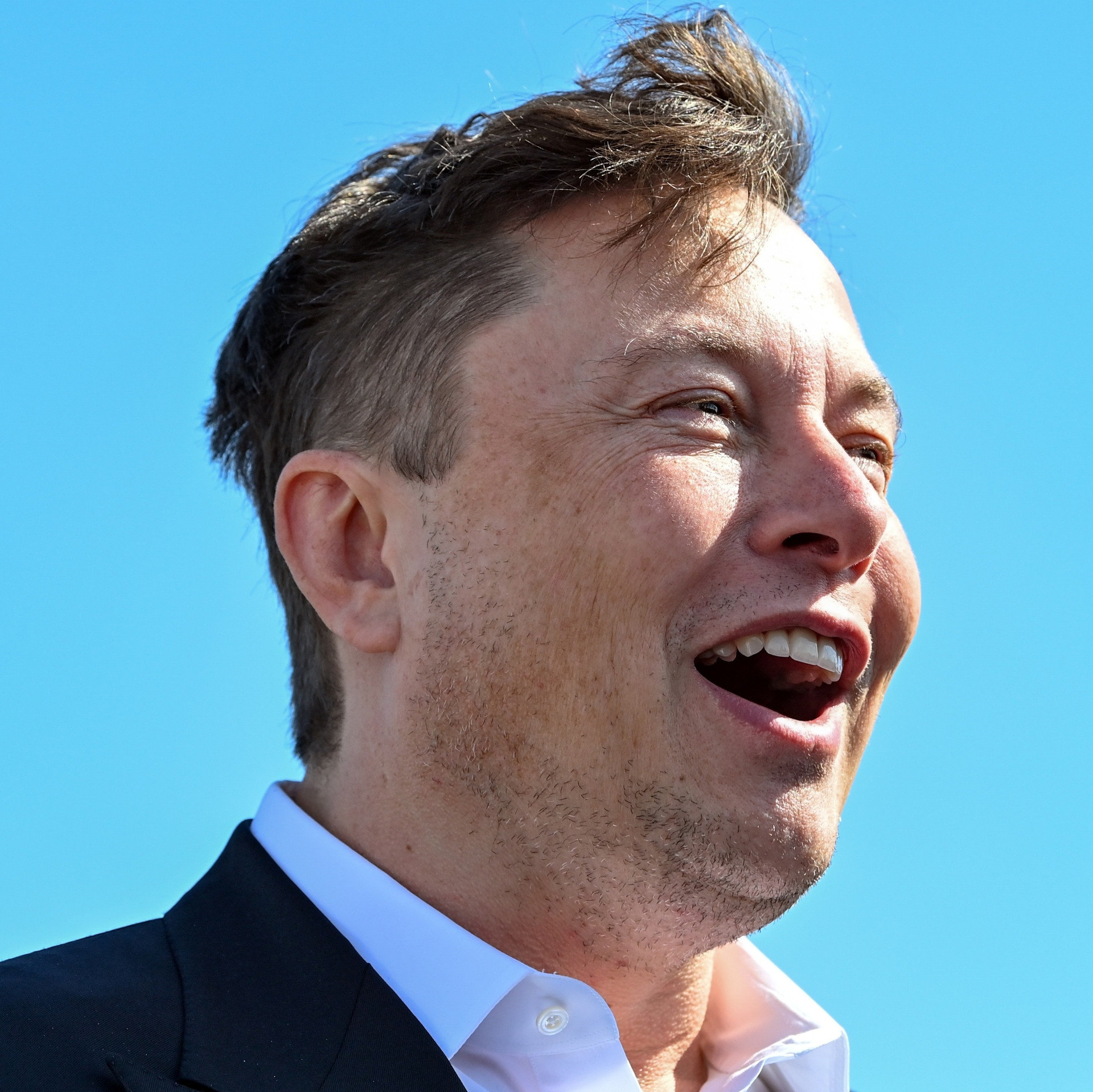 Elon Musk đưa Tesla lên trời rồi tự tay khiến hãng xe điện xuống vực thẳm: Vốn hóa giảm 900 tỷ USD, sắp bị xếp ngang hàng các thương hiệu bình dân - Ảnh 3.