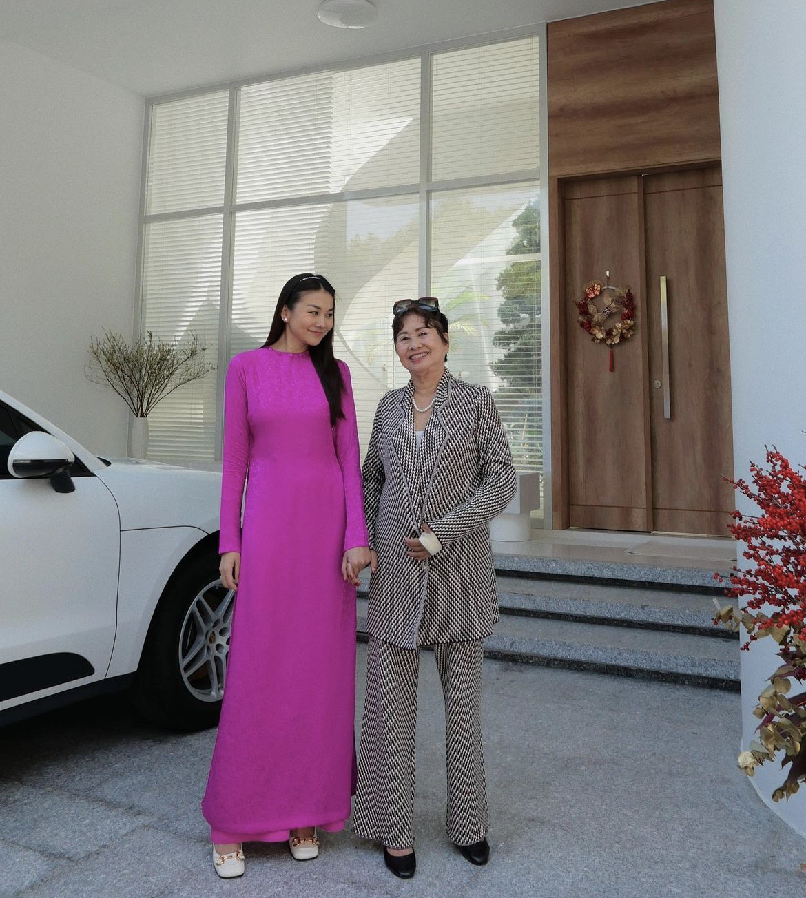 Bên trong ngôi biệt thự mới của Thanh Hằng: Không gian rộng rãi, phòng khách siêu hoành tráng - Ảnh 7. Bên trong ngôi biệt thự mới của Thanh Hằng: Không gian rộng rãi, phòng khách siêu hoành tráng - Ảnh 7.