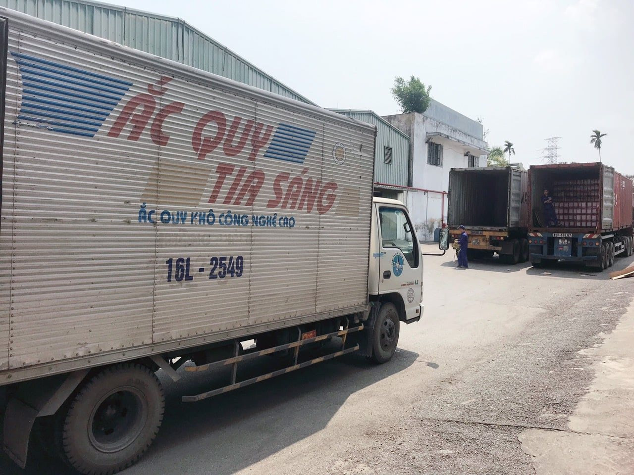 Ắc quy Tia Sáng trước thềm Vinachem thoái vốn: Cổ phiếu kịch trần liên tục, cổ đông nội bộ mua bán lượng lớn và nới “room ngoại” lên 70% - Ảnh 1.