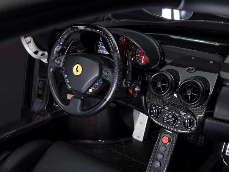 Xe Ferrari 5 triệu USD có một không hai, được thiết kế dành riêng cho thành viên hoàng gia: Chỉ ai may mắn mới nhìn thấy xe lăn bánh - Ảnh 3. Xe Ferrari 5 triệu USD có một không hai, được thiết kế dành riêng cho thành viên hoàng gia: Chỉ ai may mắn mới nhìn thấy xe lăn bánh - Ảnh 3.