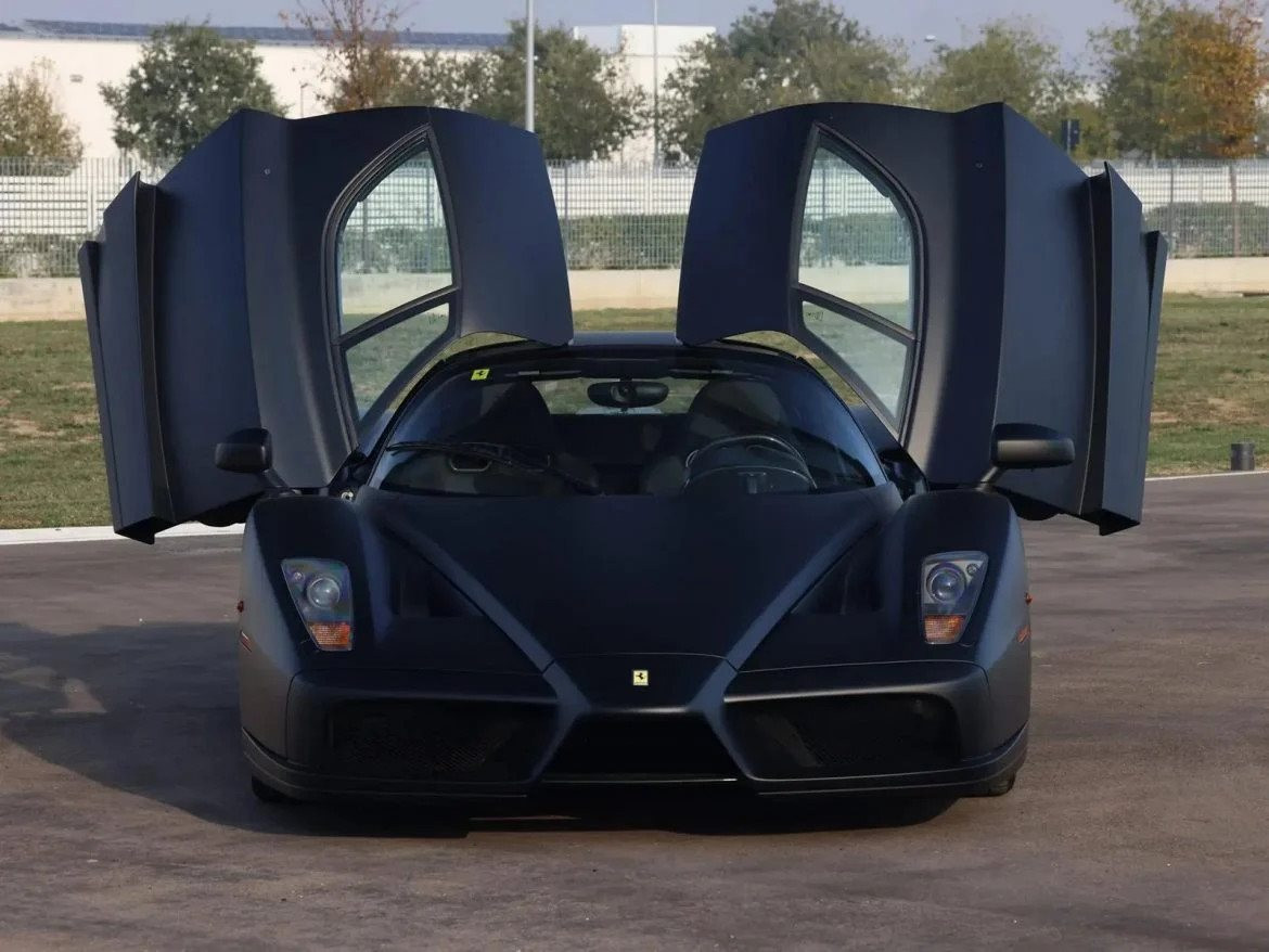 Xe Ferrari 5 triệu USD có một không hai, được thiết kế dành riêng cho thành viên hoàng gia: Chỉ ai may mắn mới nhìn thấy xe lăn bánh - Ảnh 2. Xe Ferrari 5 triệu USD có một không hai, được thiết kế dành riêng cho thành viên hoàng gia: Chỉ ai may mắn mới nhìn thấy xe lăn bánh - Ảnh 2.