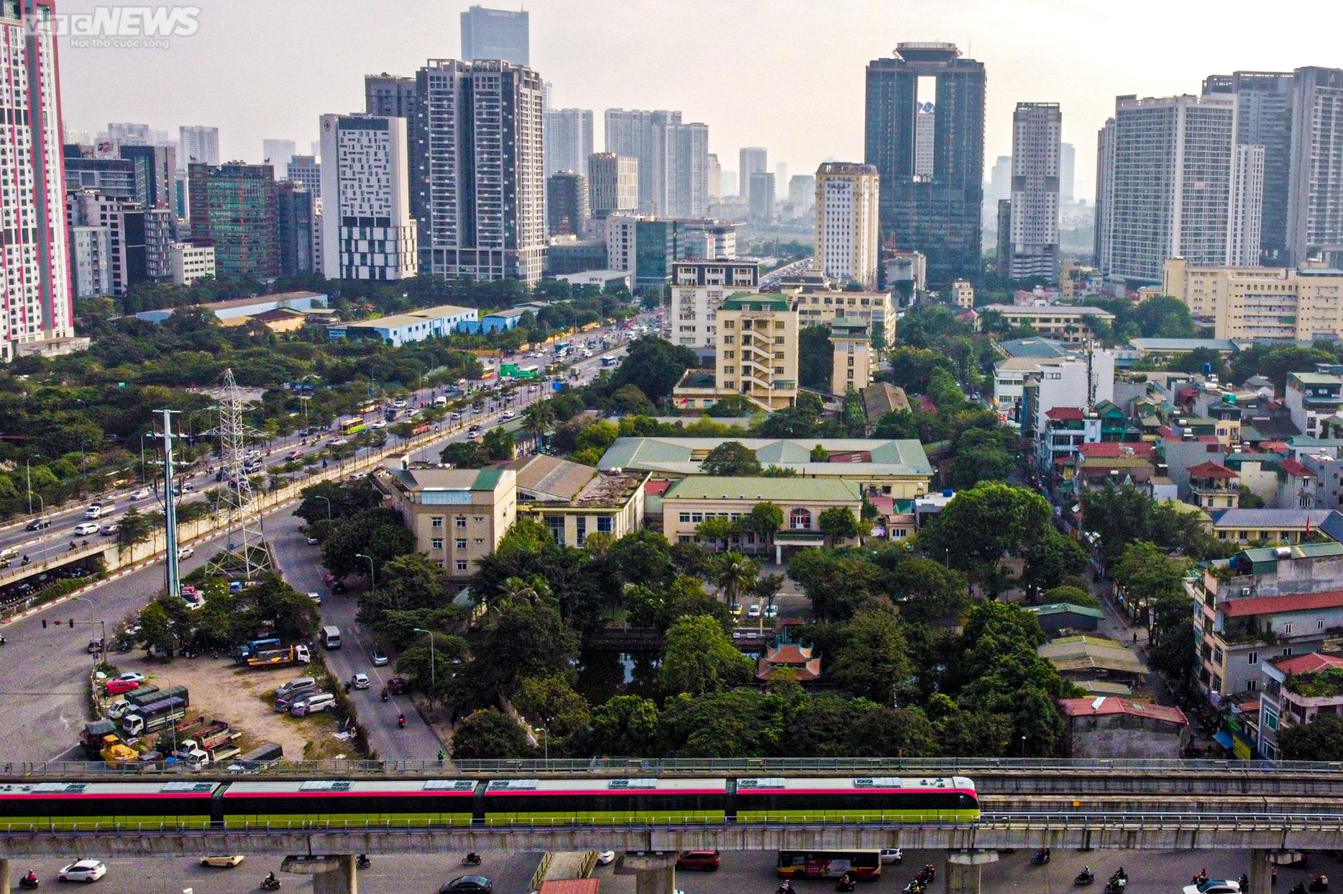 Metro Nhổn - Ga Hà Nội chạy thử nghiệm 8 đoàn tàu - Ảnh 5. Metro Nhổn - Ga Hà Nội chạy thử nghiệm 8 đoàn tàu - Ảnh 5.