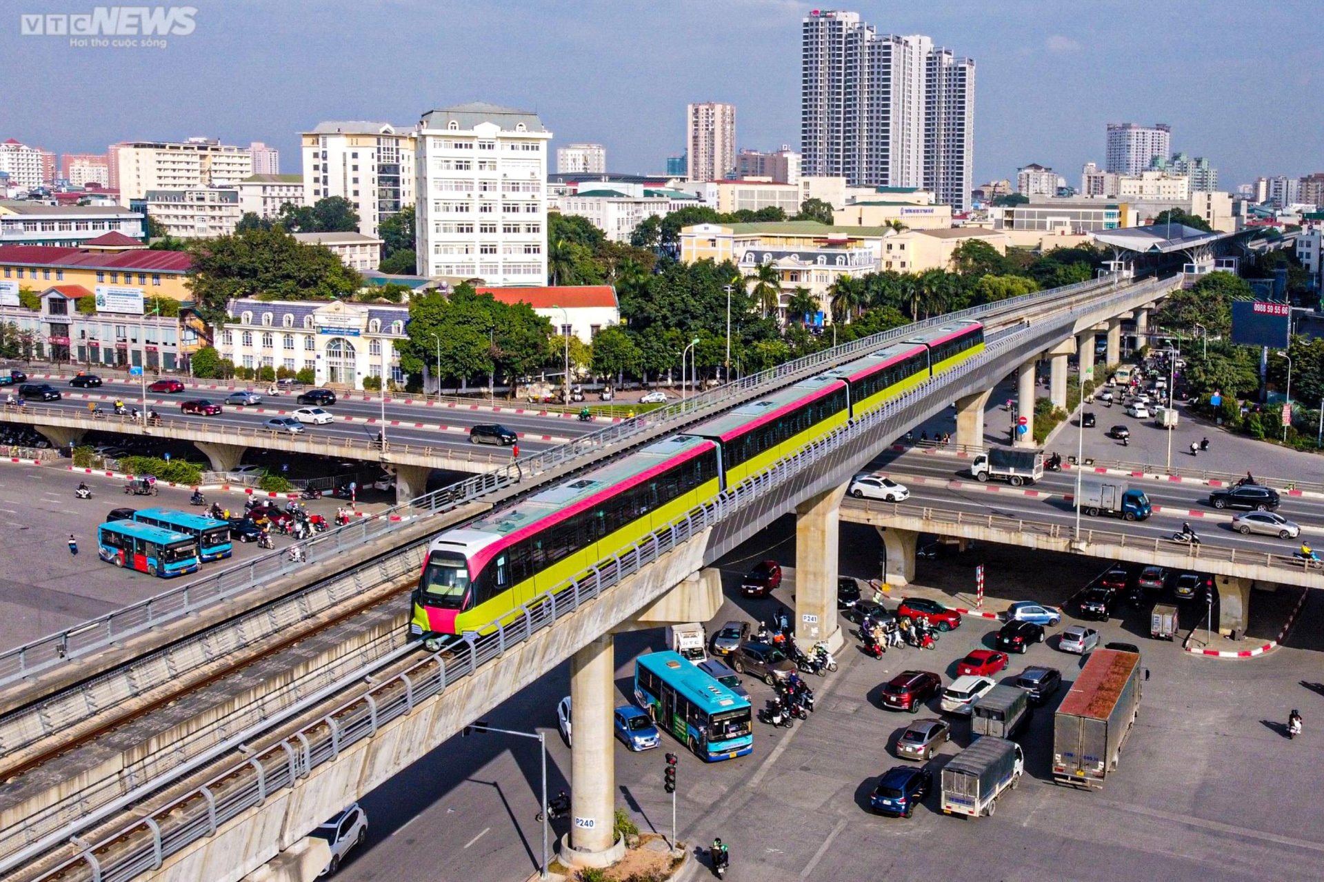 Metro Nhổn - Ga Hà Nội chạy thử nghiệm 8 đoàn tàu - Ảnh 6. Metro Nhổn - Ga Hà Nội chạy thử nghiệm 8 đoàn tàu - Ảnh 6.