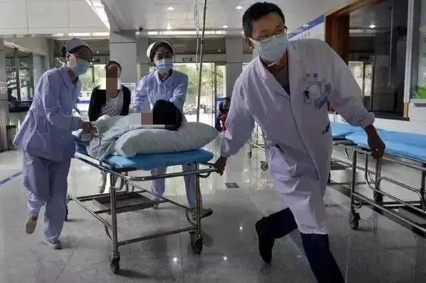 Nam đầu bếp 24 tuổi phải cắt bỏ dạ dày vì ung thư chua xót kể lại 3 thói quen gây bệnh tưởng lạ mà rất quen - Ảnh 2. Nam đầu bếp 24 tuổi phải cắt bỏ dạ dày vì ung thư chua xót kể lại 3 thói quen gây bệnh tưởng lạ mà rất quen - Ảnh 2.