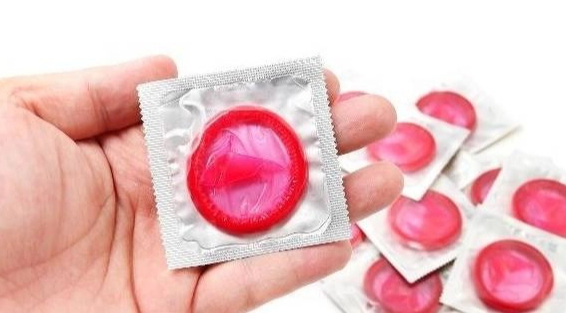 Tìm thấy bao cao su trong cặp con trai, cách ứng xử của bà mẹ nhận về 160.000 lượt yêu thích - Ảnh 1. Tìm thấy bao cao su trong cặp con trai, cách ứng xử của bà mẹ nhận về 160.000 lượt yêu thích - Ảnh 1.