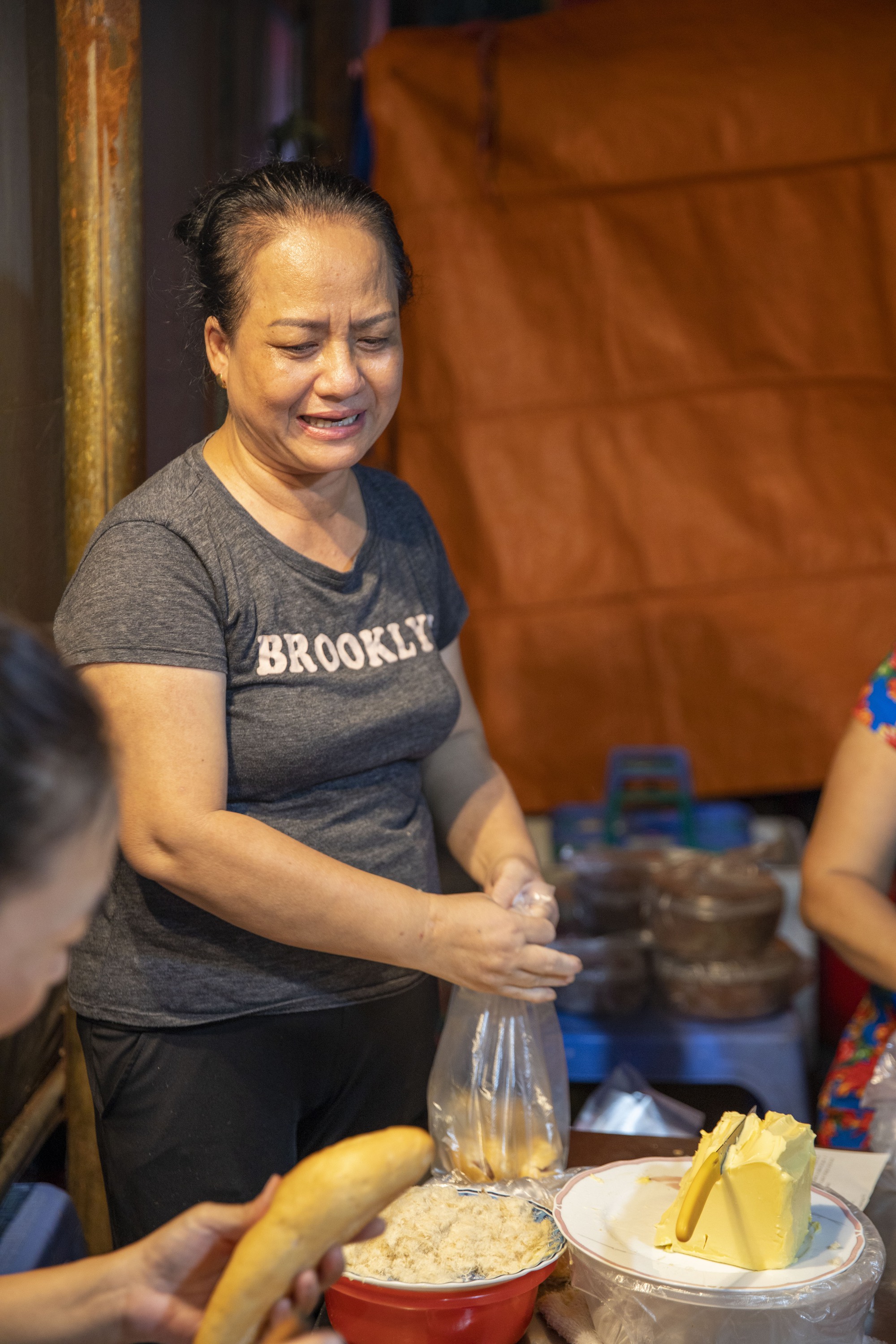 Hàng bánh mì pate “sinh ra” từ ngã tư cột đèn, là “nguồn cảm hứng” cho công ty đồ đóng hộp vì công thức bí mật vẫn chưa từng tiết lộ - Ảnh 7.