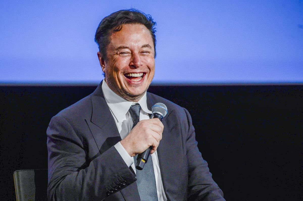 Elon Musk vừa để mất ngôi người giàu nhất thế giới trong 2 giờ - Ảnh 1.