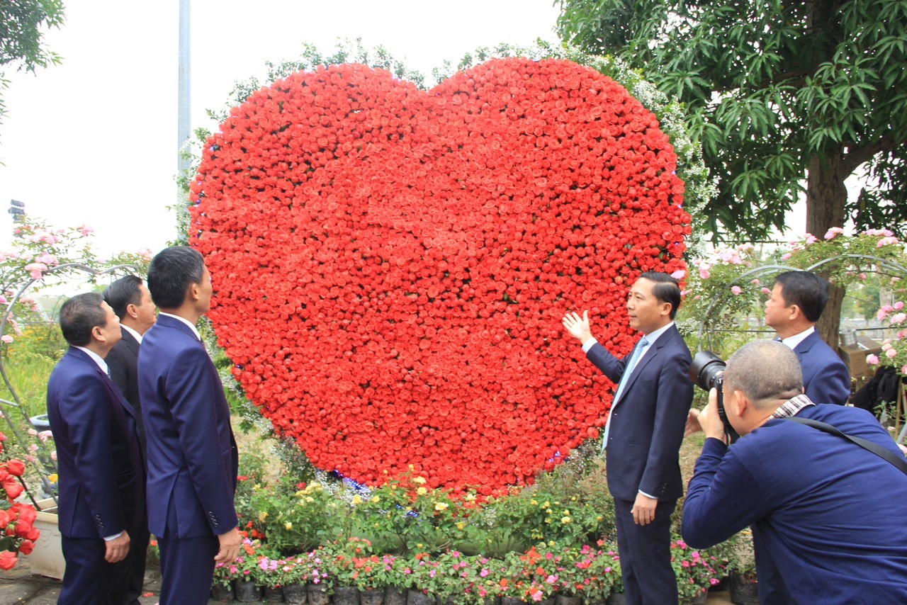 Khai mạc Lễ hội hoa và Festival nông sản, sản phẩm OCOP tại huyện Mê Linh - Ảnh 4.