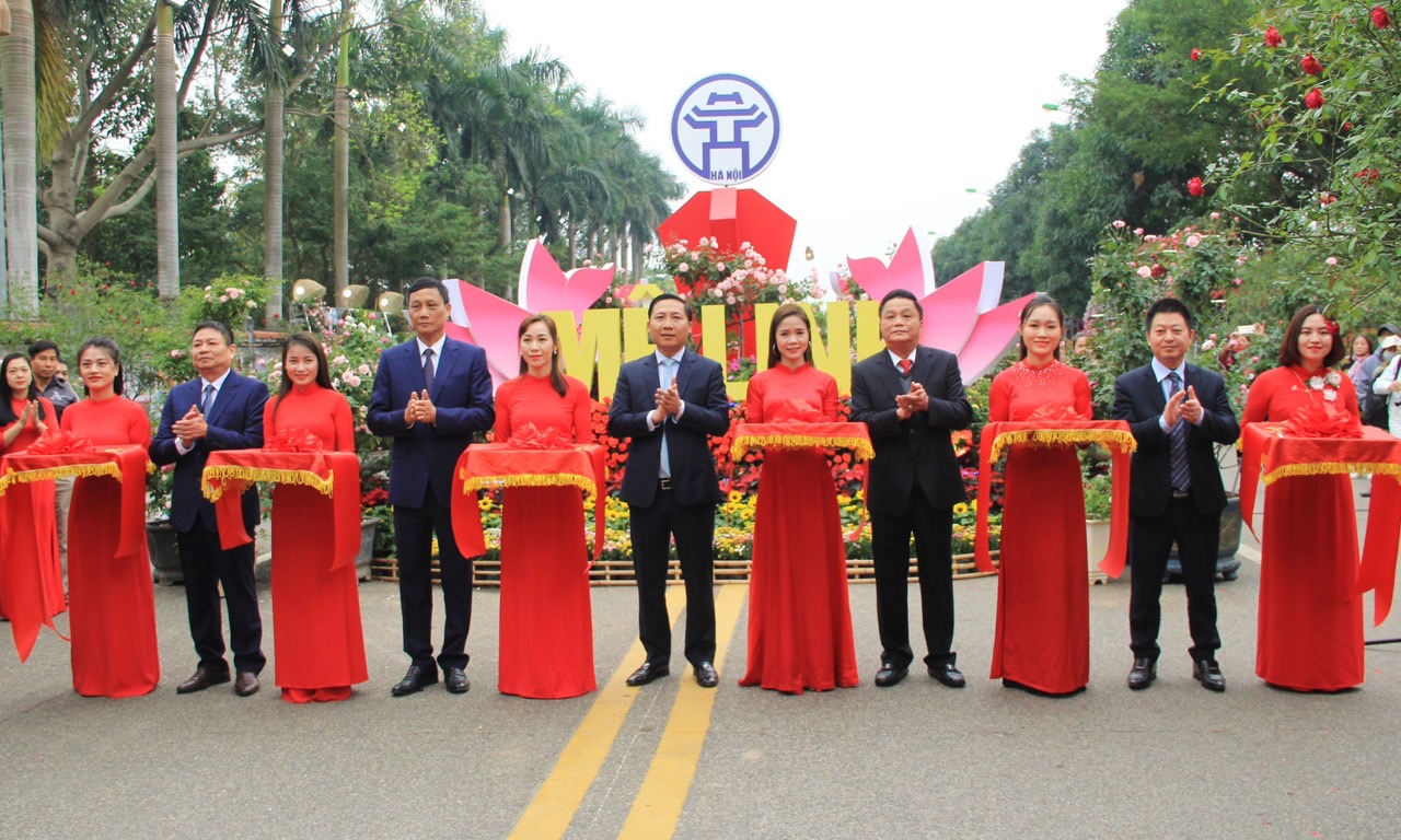 Khai mạc Lễ hội hoa và Festival nông sản, sản phẩm OCOP tại huyện Mê Linh - Ảnh 1.