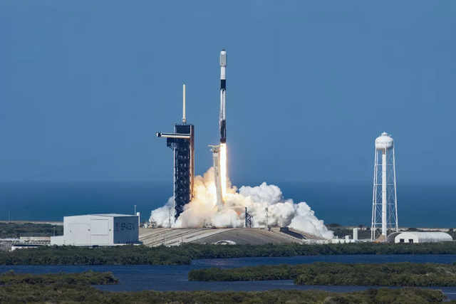 SpaceX của Elon Musk mất trắng hàng chục vệ tinh, mọi nỗ lực cứu đều thất bại vì một cơn bão - Ảnh 3.