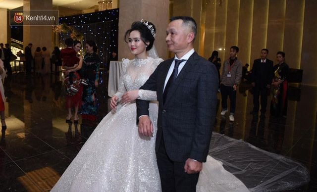 Hậu trường đám cưới bạc tỷ của ái nữ nhà cựu chủ tịch Nguyễn Giang Đông: Khác xa hình ảnh lung linh từng được công bố - Ảnh 2.
