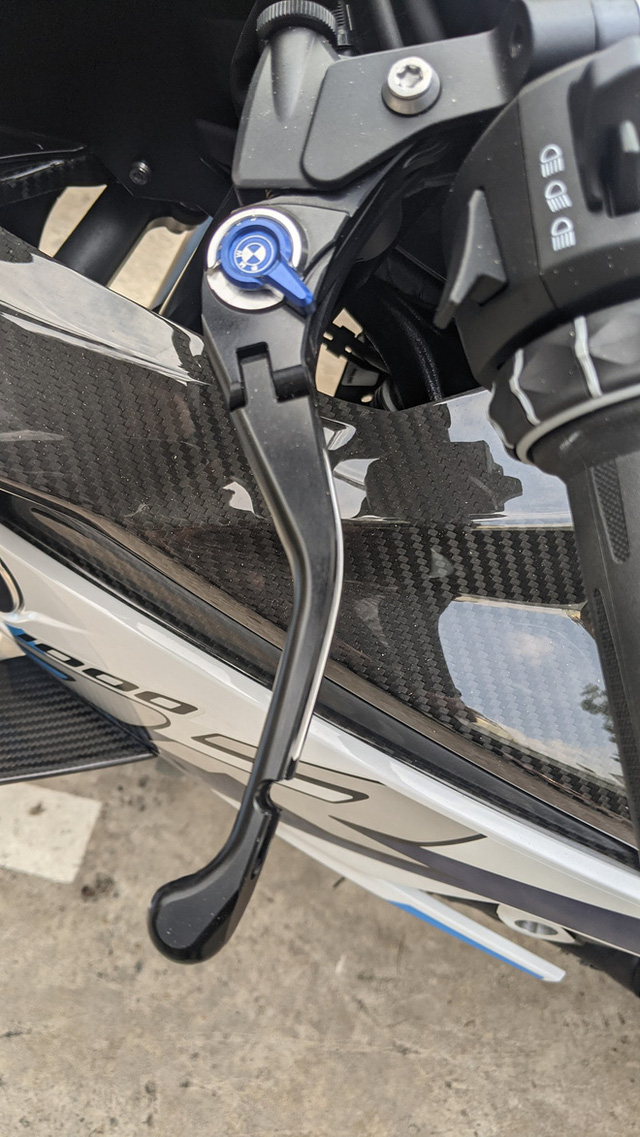 Siêu mô tô BMW M 1000 RR giá 1,6 tỷ đồng về Việt Nam: Cánh gió carbon hầm hố, lô đầu 6 chiếc đã có chủ - Ảnh 6.