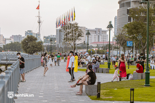  Địa điểm hot nhất TP.HCM những ngày này: Công viên ven sông với view đắt xắt ra miếng, giới trẻ háo hức kéo đến check-in đông nghẹt  - Ảnh 18.