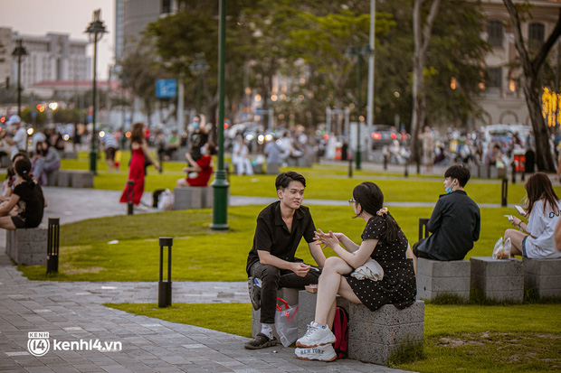  Địa điểm hot nhất TP.HCM những ngày này: Công viên ven sông với view đắt xắt ra miếng, giới trẻ háo hức kéo đến check-in đông nghẹt  - Ảnh 19.