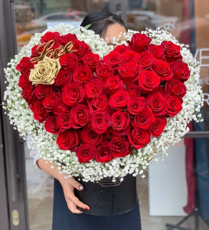 Giá hoa hồng được biết đến là khá cao, nhưng đó cũng là cách để bạn thể hiện tình cảm chân thành đến người mình yêu thương. Hãy cùng xem ảnh về giá hoa hồng và nhận ra rằng, sự đắt đỏ là giá trị của tình yêu.