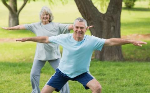  2 môn thể thao giúp tăng miễn dịch cực hiệu quả, bác sĩ 80 tuổi vẫn sung sức khỏe mạnh nhờ tập đều đặn, kiên trì thì tuổi thọ không ngắn  - Ảnh 5.