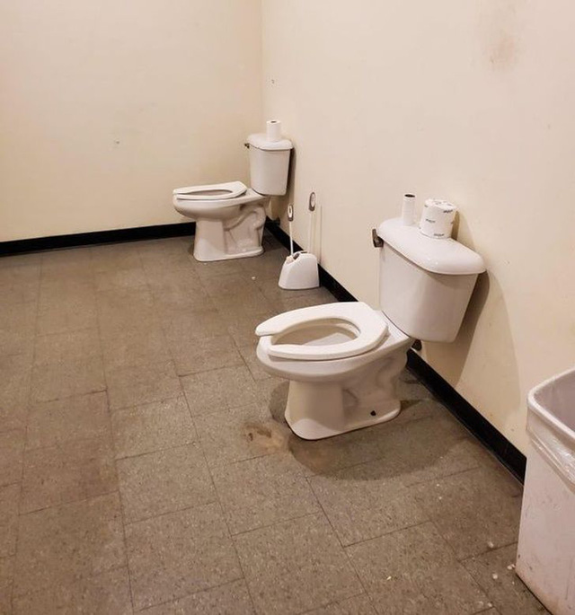  Những thiết kế nhà vệ sinh nhìn thôi đã muốn trầm cảm  - Ảnh 18.