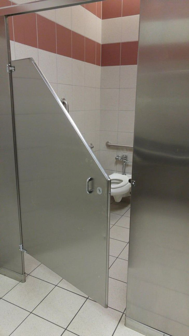  Những thiết kế nhà vệ sinh nhìn thôi đã muốn trầm cảm  - Ảnh 8.