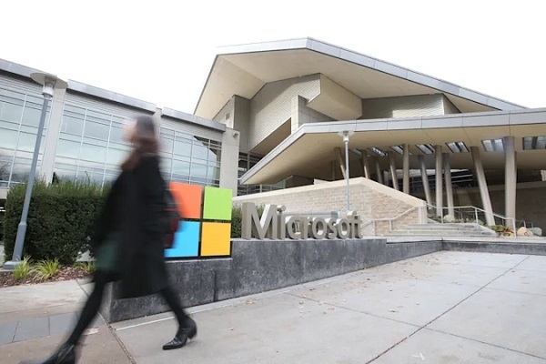 Microsoft ấn định ngày mở cửa trở lại với mô hình làm việc linh hoạt - Ảnh 1.