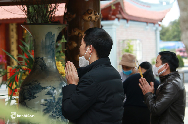  Lào Cai: Hàng nghìn du khách tới dâng lễ Đền ông Hoàng Bảy ngày Rằm tháng Giêng - Ảnh 8.