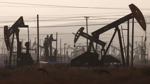 Cơn khát dầu có thể đẩy giá vọt 150 USD/thùng, căng thẳng ở Ukraine chỉ là gia vị? - Ảnh 2.