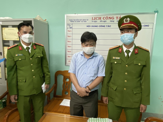  Bắt GĐ CDC Thừa Thiên Huế, người từng nói Công ty Việt Á cho tôi dù một ly cà phê, tôi đi tù cũng xứng đáng - Ảnh 1.