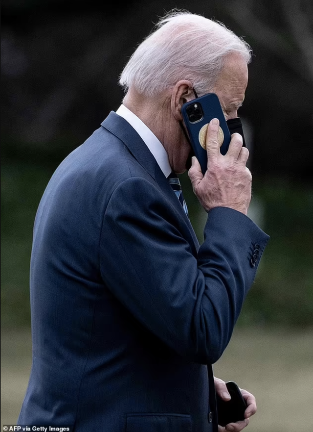 Chiếc iPhone đặc biệt của Tổng thống Joe Biden gây chú ý bởi chi tiết thể hiện quyền lực có 1 không 2  - Ảnh 3.