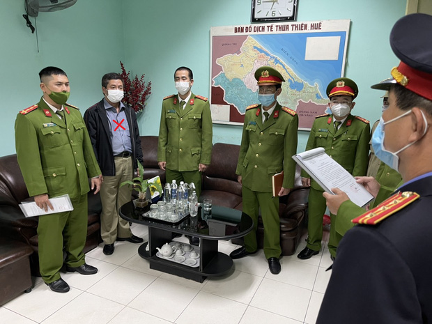  Giám đốc CDC Thừa Thiên Huế bị bắt giam chưa liên quan việc mua kit test của Việt Á - Ảnh 1.