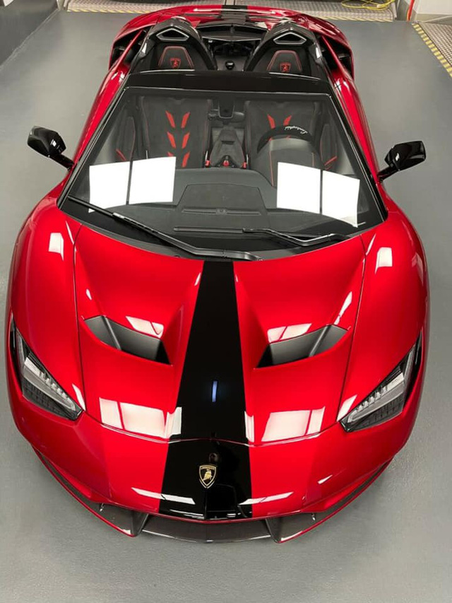 Showroom Việt chào hàng siêu phẩm Lamborghini Centenario Roadster: Cả thể giới có 20 chiếc, xe sẽ về sớm miễn là khách hàng đủ tiền - Ảnh 1.