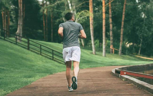  Đi bộ nhanh hay chậm giúp kéo dài tuổi thọ hơn? 6 sai lầm cần tránh để không phản tác dụng  - Ảnh 2.