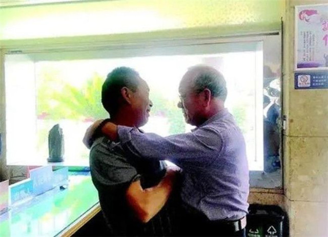 Cho bạn vay gần 200 triệu đồng từ năm 1988, mất liên lạc suốt 31 năm mới nhận được cái kết khó tin: Ai cũng cảm thán Người tốt khó tìm! - Ảnh 3. Cho bạn vay gần 200 triệu đồng từ năm 1988, mất liên lạc suốt 31 năm mới nhận được cái kết khó tin: Ai cũng cảm thán Người tốt khó tìm! - Ảnh 3.