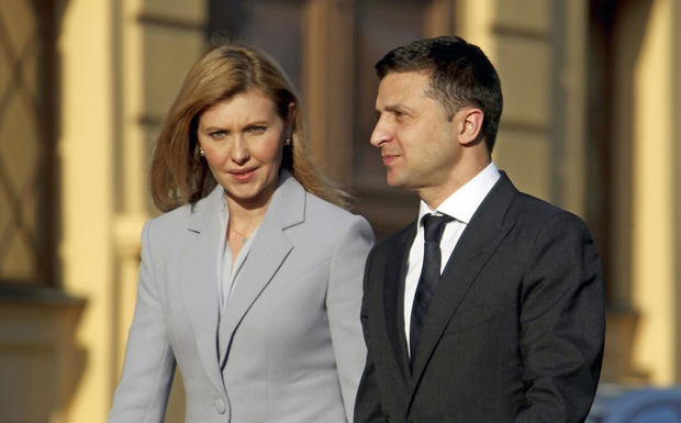 Giữa tâm bão tại Ukraine: Vợ và con của Tổng thống Zelensky đang ở đâu? - Ảnh 1.