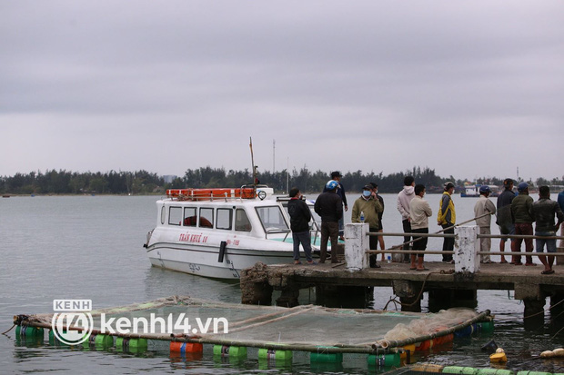  ẢNH: Hiện trường vụ chìm cano chở du khách khiến 17 người chết và mất tích ở Hội An - Ảnh 1.