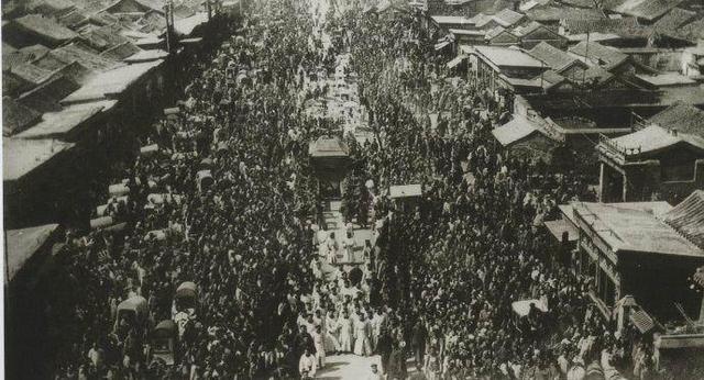  Số phận bi thảm của hoàng đế diệt trừ Hòa Thân: Phải dùng miếng ván thay quan tài - Ảnh 4.