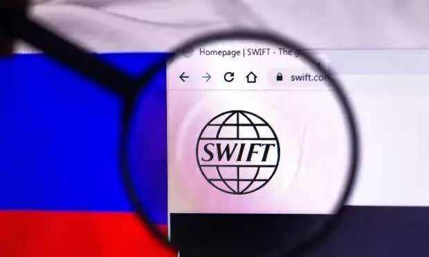 Cấm ngân hàng Nga tham gia SWIFT sẽ gây ra những tác động nào? - Ảnh 1.