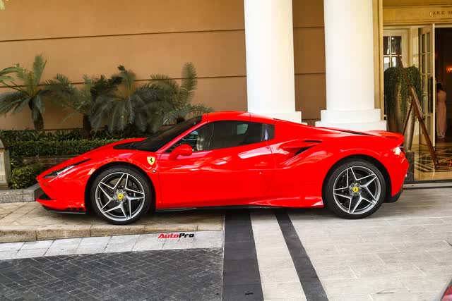 Siêu xe tiền tỷ đua nhau đổ ra đường du xuân: CEO nhà thuốc lái Ferrari mui trần, đại gia lan đột biến xuất hiện cùng McLaren - Ảnh 13. Siêu xe tiền tỷ đua nhau đổ ra đường du xuân: CEO nhà thuốc lái Ferrari mui trần, đại gia lan đột biến xuất hiện cùng McLaren - Ảnh 13.