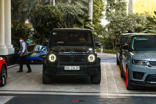 Siêu xe tiền tỷ đua nhau đổ ra đường du xuân: CEO nhà thuốc lái Ferrari mui trần, đại gia lan đột biến xuất hiện cùng McLaren - Ảnh 16. Siêu xe tiền tỷ đua nhau đổ ra đường du xuân: CEO nhà thuốc lái Ferrari mui trần, đại gia lan đột biến xuất hiện cùng McLaren - Ảnh 16.