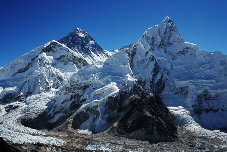  Đỉnh Everest mất đi lớp băng hình thành trong 2.000 năm trong chưa đầy 3 thập kỷ - Ảnh 1.