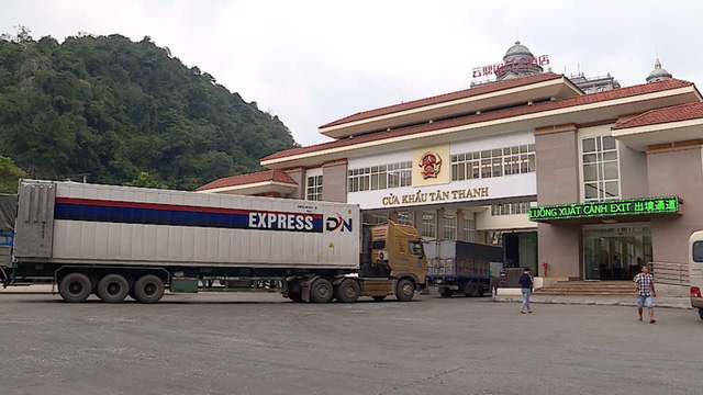 Hơn 100 xe hàng xuất đi Trung Quốc qua các cửa khẩu ở Lạng Sơn dịp đầu năm - Ảnh 1. Hơn 100 xe hàng xuất đi Trung Quốc qua các cửa khẩu ở Lạng Sơn dịp đầu năm - Ảnh 1.