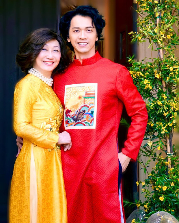 Chủ tịch ACB Trần Hùng Huy khoe ảnh chụp cùng chị mẹ, hóa ra đẹp trai phong độ là nhờ gen cả! - Ảnh 1.