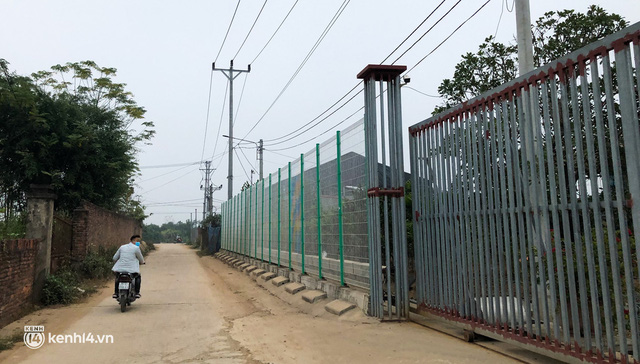 Ảnh: Đại gia Hà Thành xây cổng cao 4 mét, lắp 42 mắt thần bảo vệ vườn củi khô tiền tỷ  - Ảnh 13.