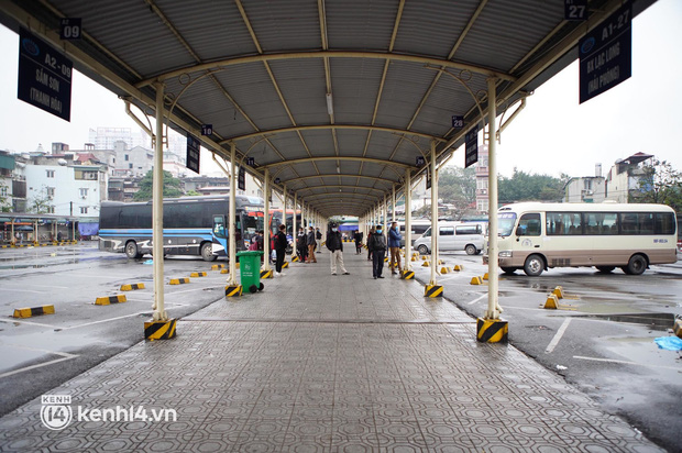  Người dân lũ lượt quay lại TP.HCM và Hà Nội sau kỳ nghỉ Tết, nhiều tuyến đường ùn tắc - Ảnh 27.