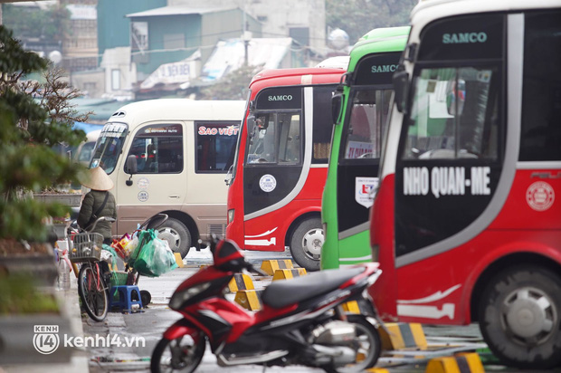  Người dân lũ lượt quay lại TP.HCM và Hà Nội sau kỳ nghỉ Tết, nhiều tuyến đường ùn tắc - Ảnh 32.