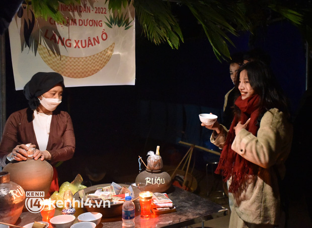  Bắc Ninh: Cận cảnh phiên chợ Âm - Dương họp lúc nửa đêm và có thể mua bán bằng... tiền âm phủ - Ảnh 7.