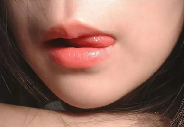  5 thói quen xấu gây hại cho da, mạch máu và xương mà mọi người vẫn làm hàng ngày còn nguy hại cho sức khỏe hơn cả việc ngồi lâu - Ảnh 1.