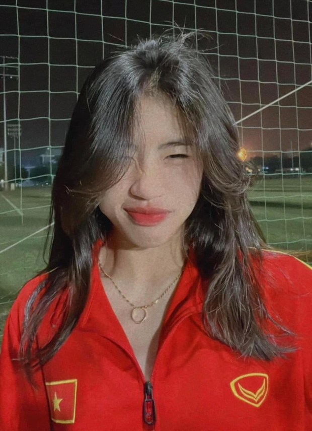 Phát sốt với loạt ảnh đời thường xinh đẹp, dịu dàng của nữ tiền đạo ‘hot girl’ trong tuyển Việt Nam  - Ảnh 9.