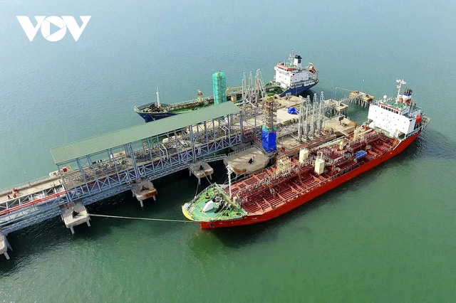 Nhà máy lọc dầu Dung Quất tăng công suất, đảm bảo nguồn cung - Ảnh 1.