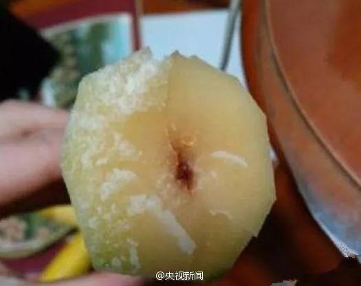 Cô gái mất mạng vì ăn cây mía có vệt đỏ bên trong: Cảnh báo loại mía thanh minh độc hơn nọc rắn khiến người Trung Quốc không dám chạm tay - Ảnh 1.