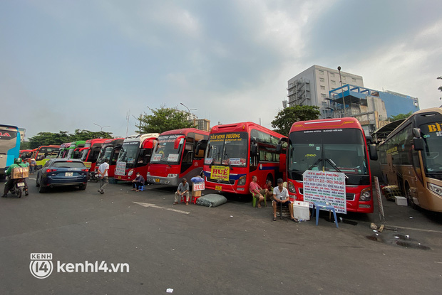  “Dịch đã khó rồi mà xăng còn tăng cao nữa, phải bán nhà để gồng thôi” - Ảnh 1.