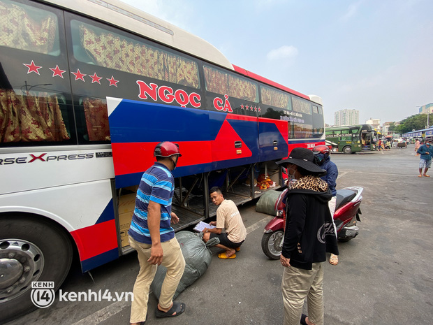  “Dịch đã khó rồi mà xăng còn tăng cao nữa, phải bán nhà để gồng thôi” - Ảnh 9.